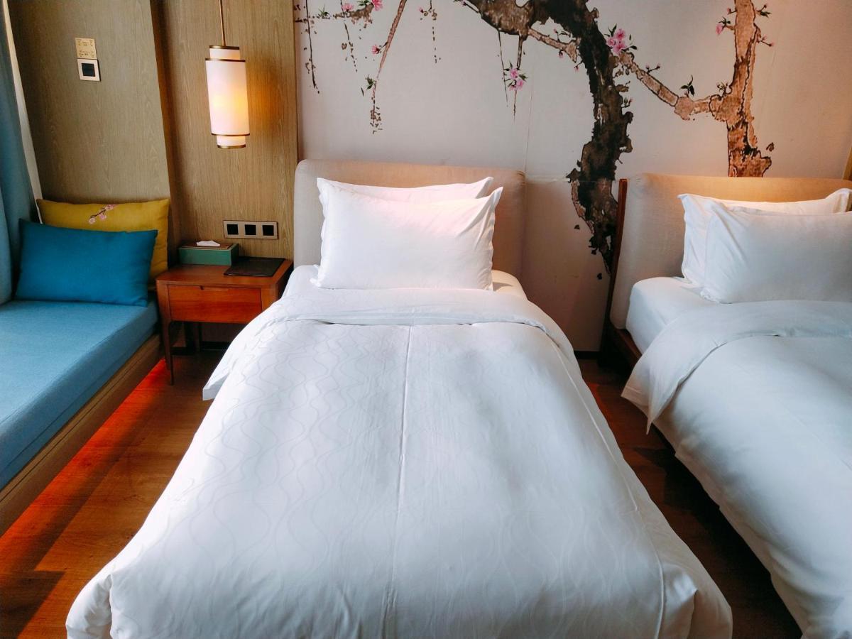 Howard Johnson Riverview Hotel גואנגג'ואו מראה חיצוני תמונה
